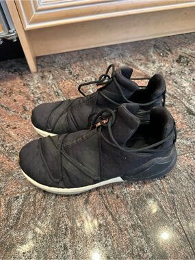 Puma Black Slip-On Casual Sneakers with Elastic Laces